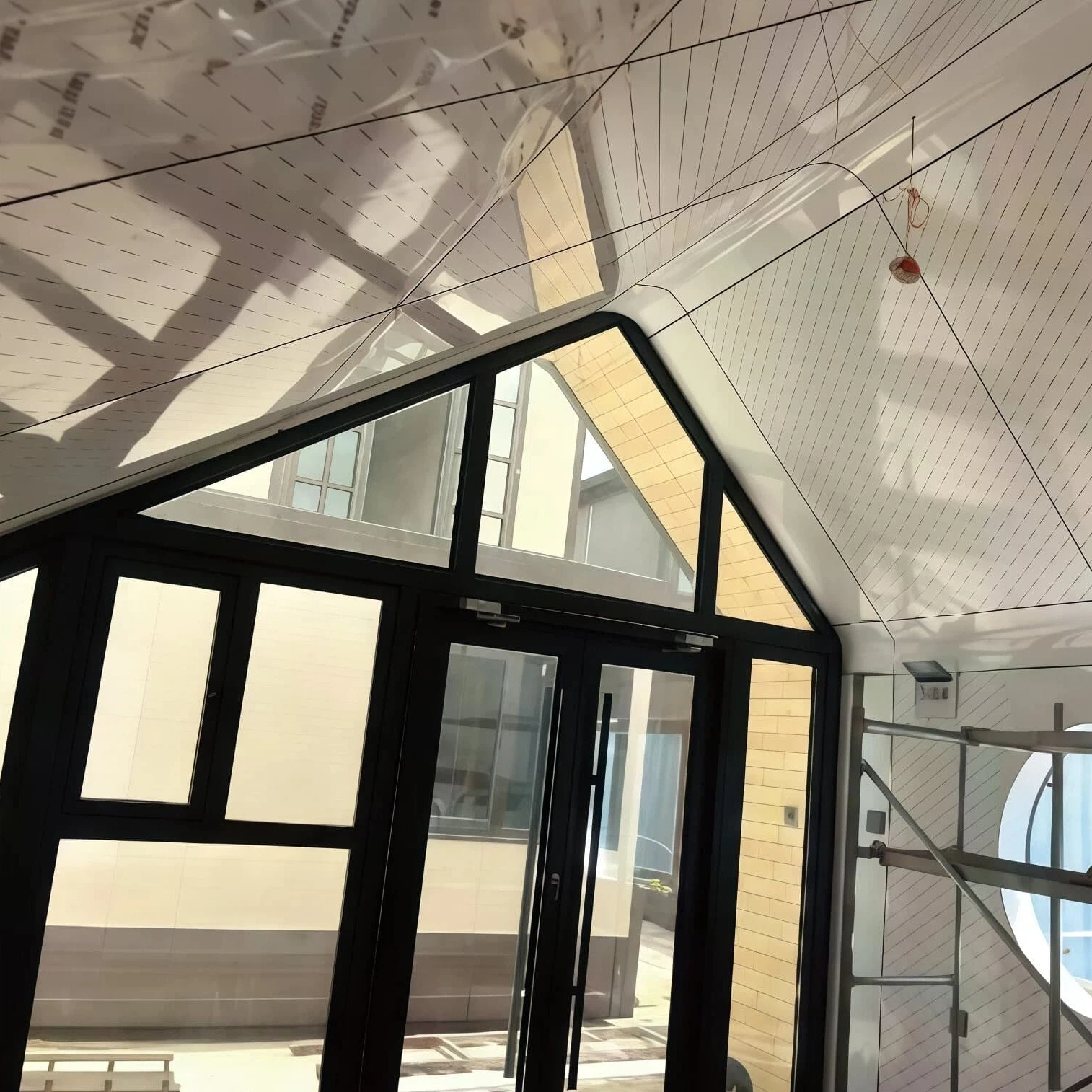 Bright & Transparent Lighting Design